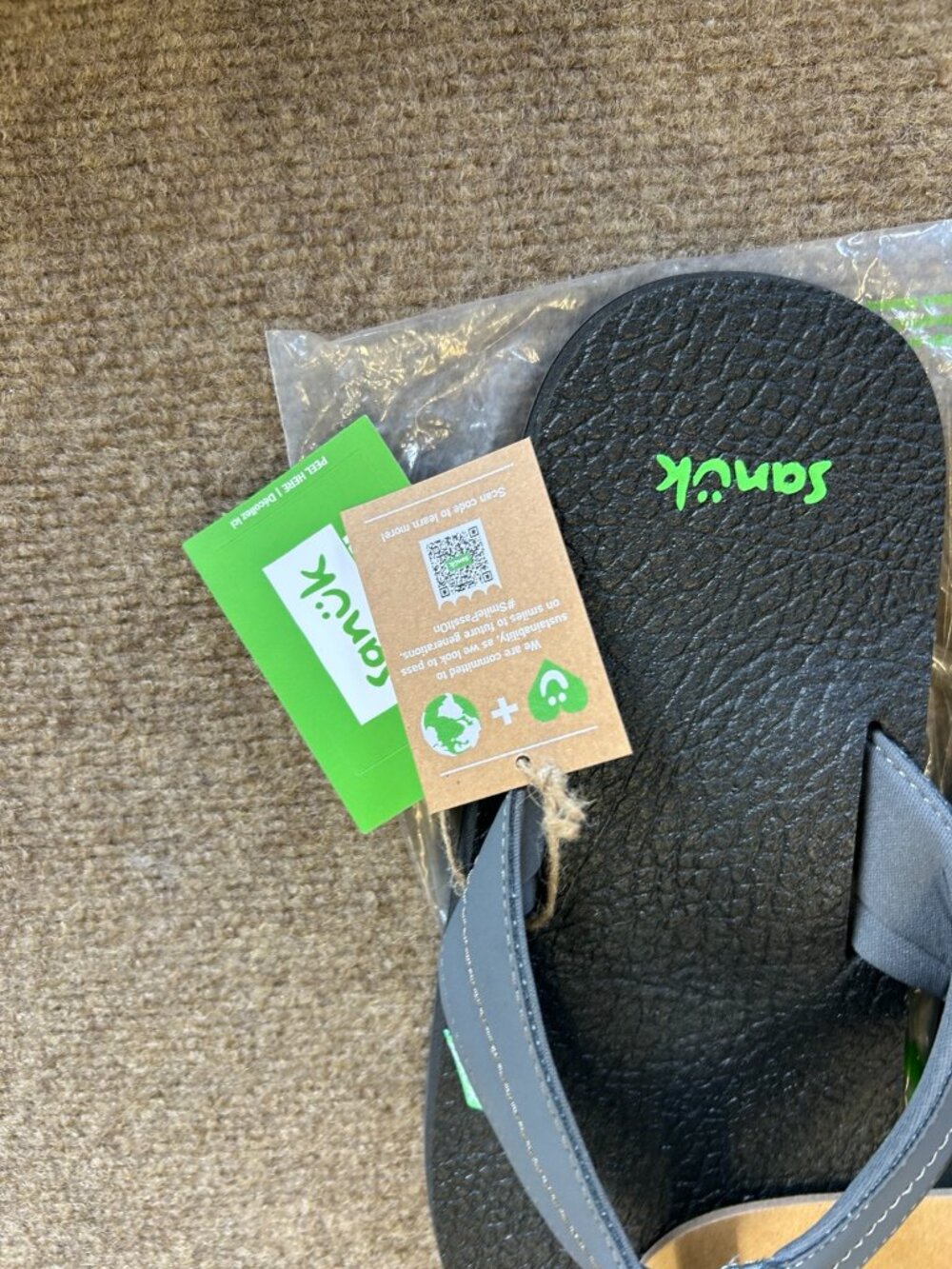 Sanuk Beer Cozy 2 Men’s Flip Flops Size 11 Charcoal Gray NEW with Tags - Picture 8 of 9